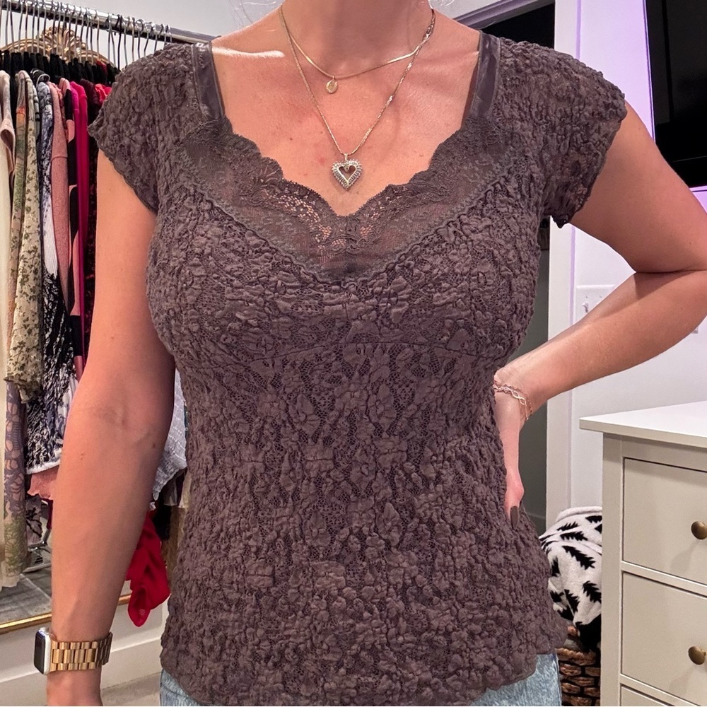 CAbi Euro Chocolate Brown Lace Whimsy Short Sleeve V-neck Lace Trim Top Size L
